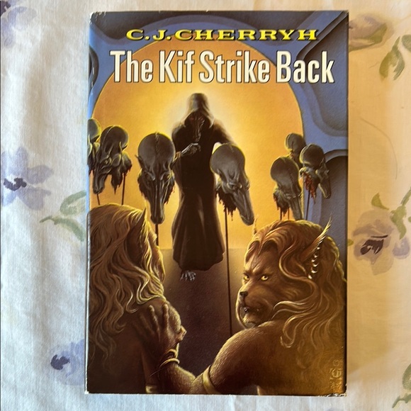 80s Vintage  'The Kif Strike Back'  Fantasy Book - Picture 1 of 9